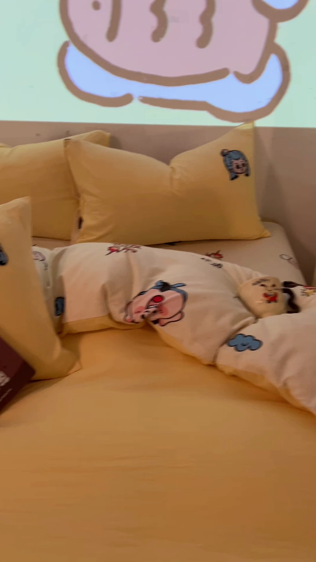 91家纺网 家纺一手货源 找家纺 易辰美 2025新款超软水洗棉毛巾绣四件套-系列二 小哪吒黄