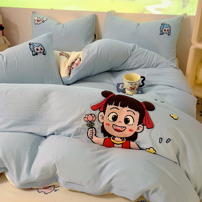 91家纺网 家纺一手货源 找家纺 易辰美 2025新款超软水洗棉毛巾绣四件套-系列二 小哪吒兰
