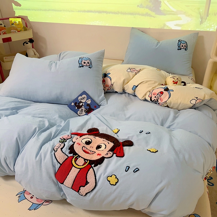 91家纺网 家纺一手货源 找家纺 易辰美 2025新款超软水洗棉毛巾绣四件套-系列二 小哪吒兰