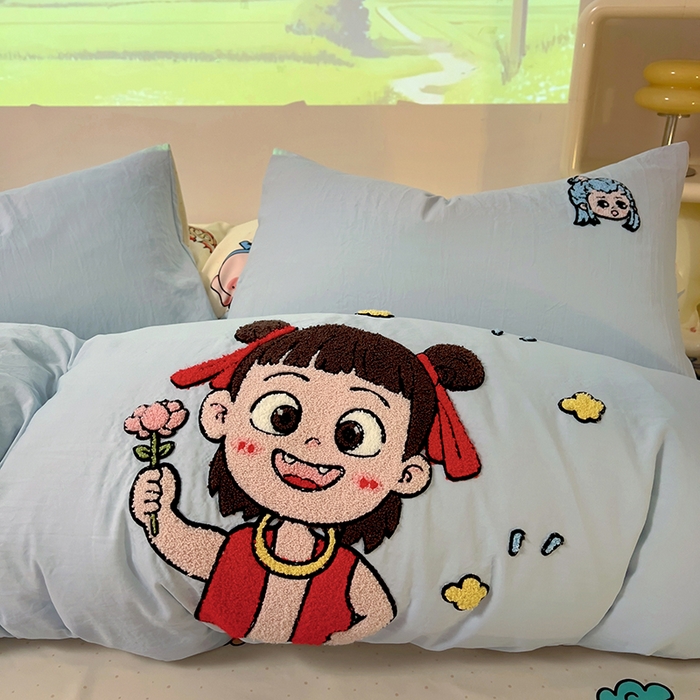 91家纺网 家纺一手货源 找家纺 易辰美 2025新款超软水洗棉毛巾绣四件套-系列二 小哪吒兰