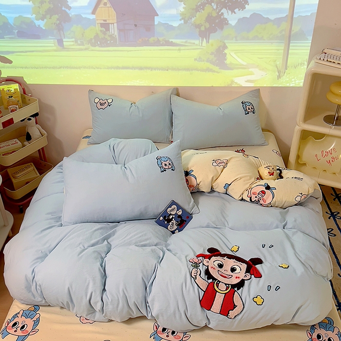 91家纺网 家纺一手货源 找家纺 易辰美 2025新款超软水洗棉毛巾绣四件套-系列二 小哪吒兰