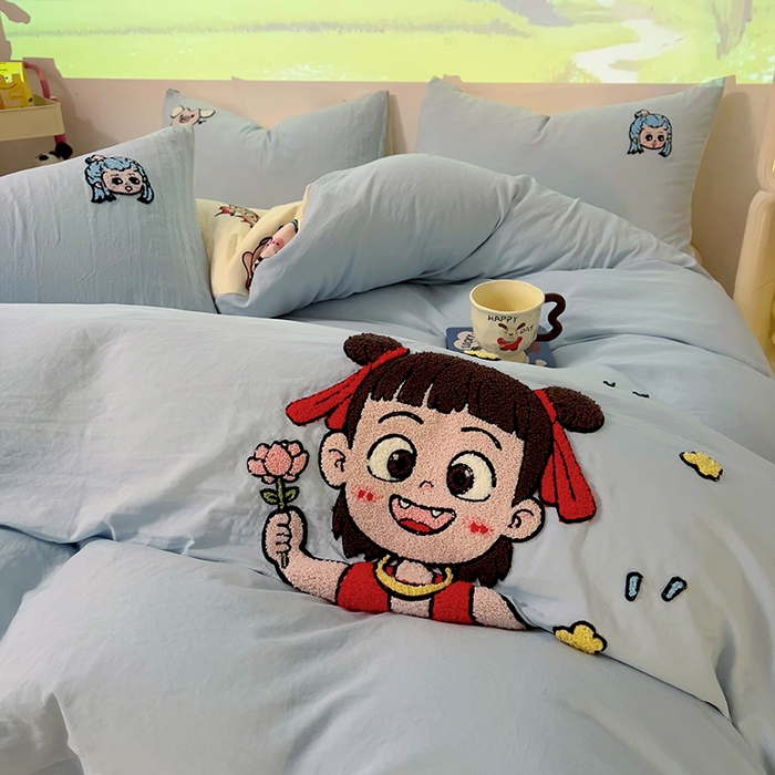 91家纺网 家纺一手货源 找家纺 易辰美 2025新款超软水洗棉毛巾绣四件套-系列二 小哪吒兰