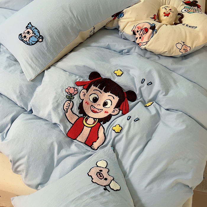 91家纺网 家纺一手货源 找家纺 易辰美 2025新款超软水洗棉毛巾绣四件套-系列二 小哪吒兰