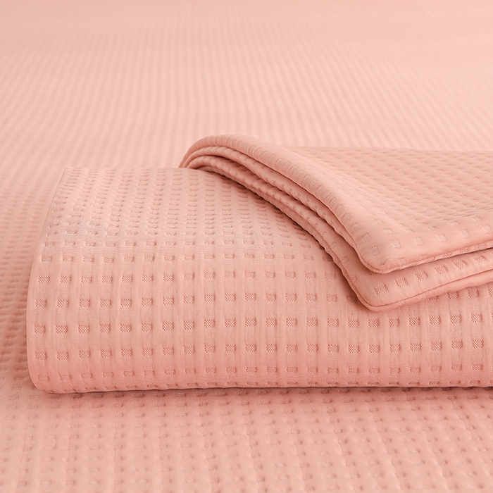 91家纺网 家纺一手货源 找家纺 圣楚家纺 2025春夏新款清凉华夫格夏被夏凉被空调被 清凉粉玉