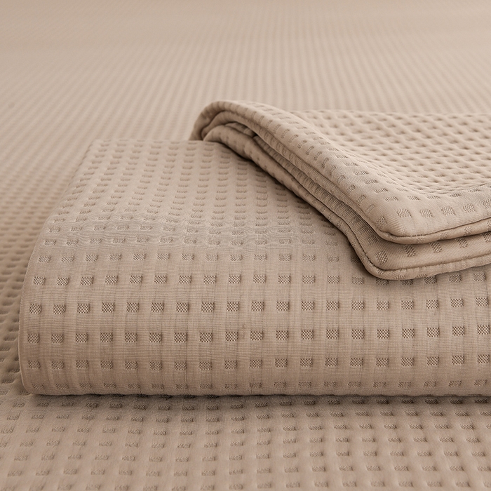 91家纺网 家纺一手货源 找家纺 圣楚家纺 2025春夏新款清凉华夫格夏被夏凉被空调被 清凉浅咖