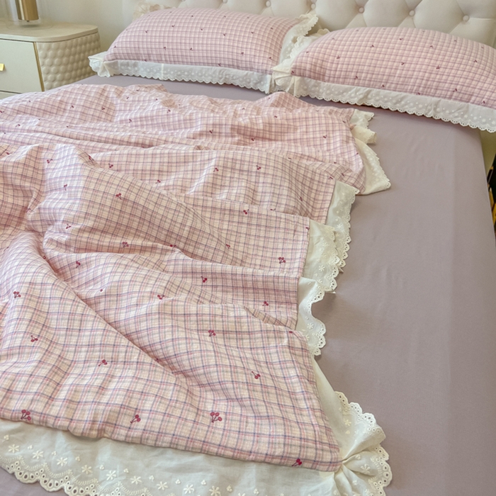 91家纺网 家纺一手货源 找家纺 盼季家纺 2025新款水洗棉蕾丝花边四件套 蕾丝小花边-格子樱桃