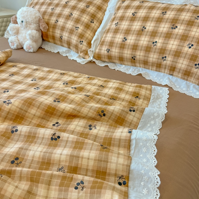 91家纺网 家纺一手货源 找家纺 盼季家纺 2025新款水洗棉蕾丝花边四件套 小蕾丝花边-赫本樱桃