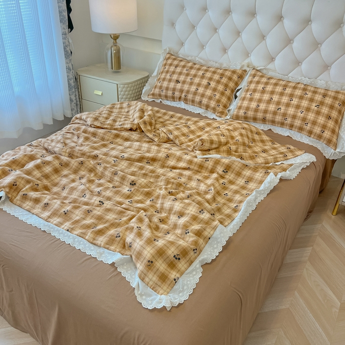 91家纺网 家纺一手货源 找家纺 盼季家纺 2025新款水洗棉蕾丝花边四件套 小蕾丝花边-赫本樱桃