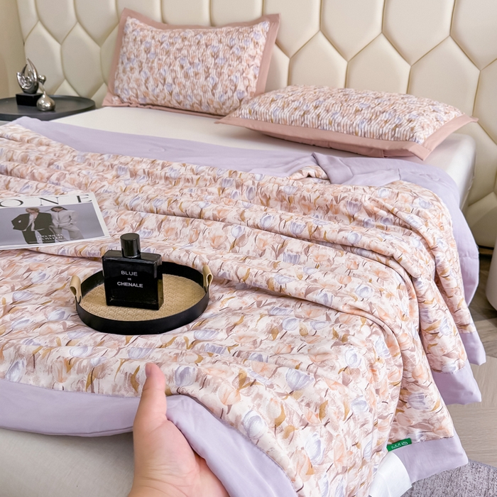 91家纺网 家纺一手货源 找家纺 晨晨家纺 2025新款A类印花莱赛尔天丝软席床盖三件套 紫韵