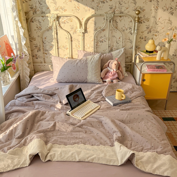 91家纺网 家纺一手货源 找家纺 盼季家纺 2025新款A类夏季夏天蕾丝花边大豆纤维被夏凉被床单四件套空调被 蕾丝花边夏被-蝴蝶可颂紫