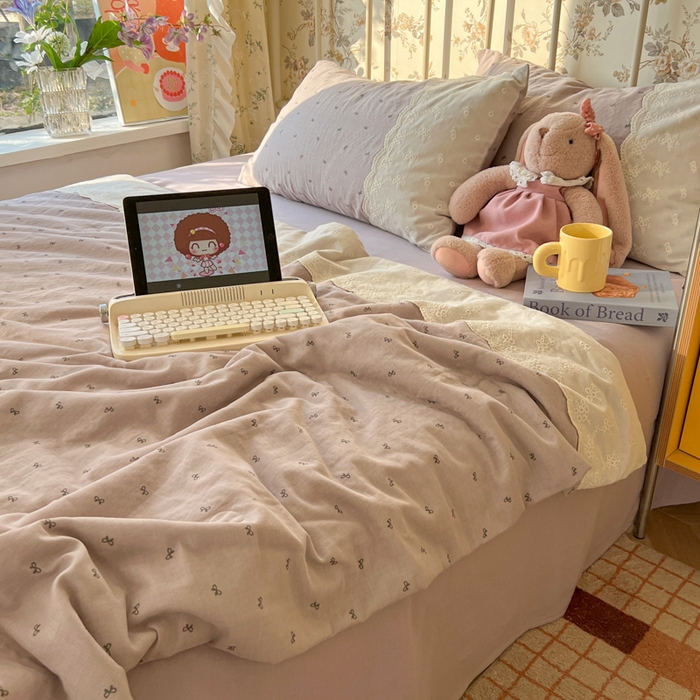 91家纺网 家纺一手货源 找家纺 盼季家纺 2025新款A类夏季夏天蕾丝花边大豆纤维被夏凉被床单四件套空调被 蕾丝花边夏被-蝴蝶可颂紫