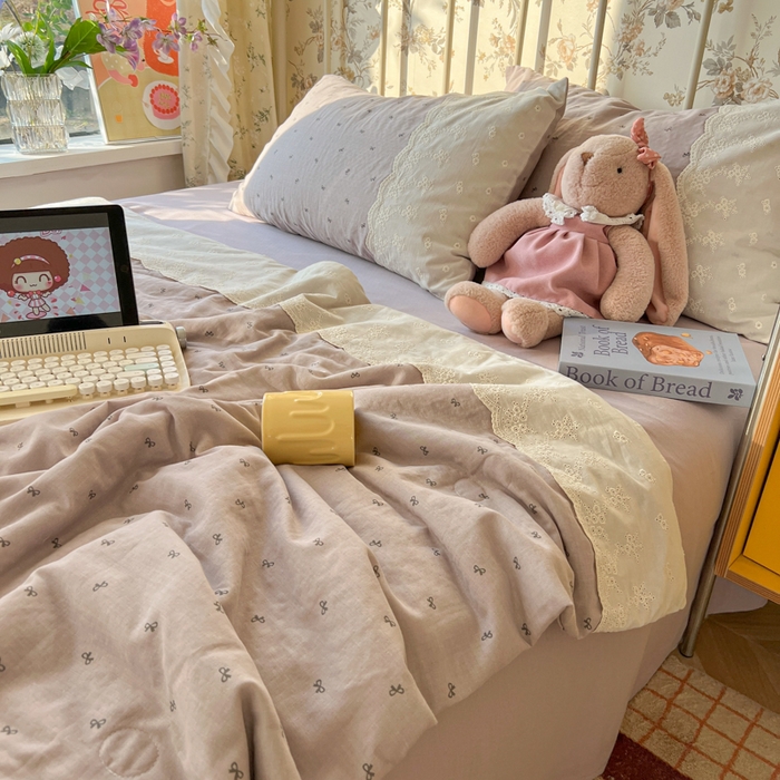 91家纺网 家纺一手货源 找家纺 盼季家纺 2025新款A类夏季夏天蕾丝花边大豆纤维被夏凉被床单四件套空调被 蕾丝花边夏被-蝴蝶可颂紫