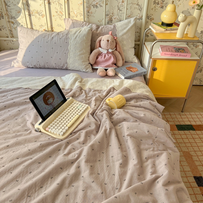 91家纺网 家纺一手货源 找家纺 盼季家纺 2025新款A类夏季夏天蕾丝花边大豆纤维被夏凉被床单四件套空调被 蕾丝花边夏被-蝴蝶可颂紫