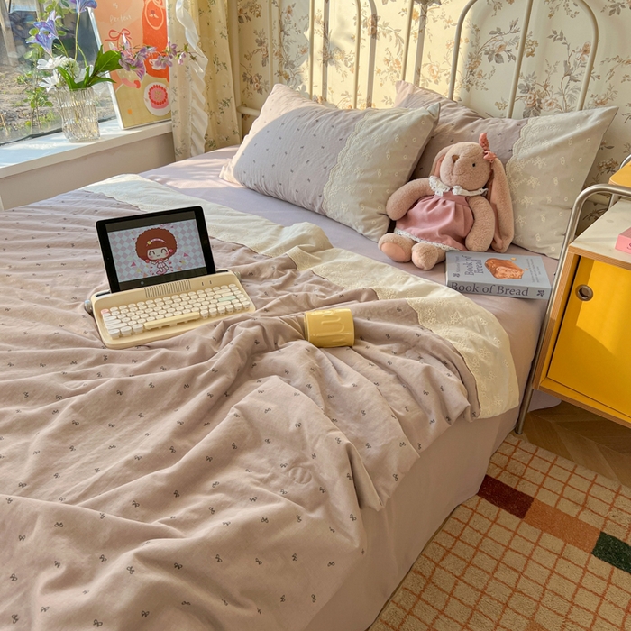 91家纺网 家纺一手货源 找家纺 盼季家纺 2025新款A类夏季夏天蕾丝花边大豆纤维被夏凉被床单四件套空调被 蕾丝花边夏被-蝴蝶可颂紫