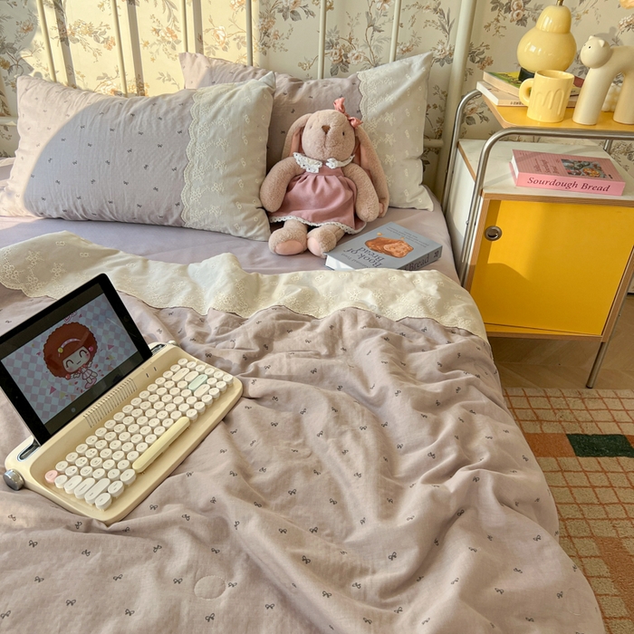 91家纺网 家纺一手货源 找家纺 盼季家纺 2025新款A类夏季夏天蕾丝花边大豆纤维被夏凉被床单四件套空调被 蕾丝花边夏被-蝴蝶可颂紫