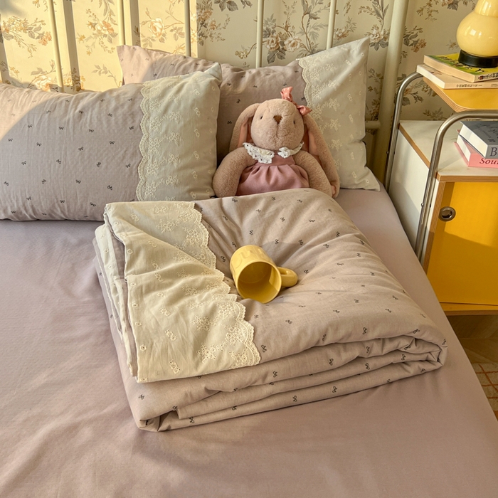 91家纺网 家纺一手货源 找家纺 盼季家纺 2025新款A类夏季夏天蕾丝花边大豆纤维被夏凉被床单四件套空调被 蕾丝花边夏被-蝴蝶可颂紫