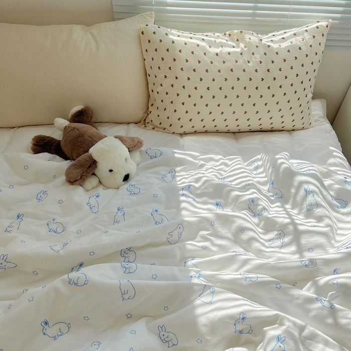 91家纺网 家纺一手货源 找家纺 繁花家居 2025新款AA版水洗棉超软夏被直播热款 蓝边兔