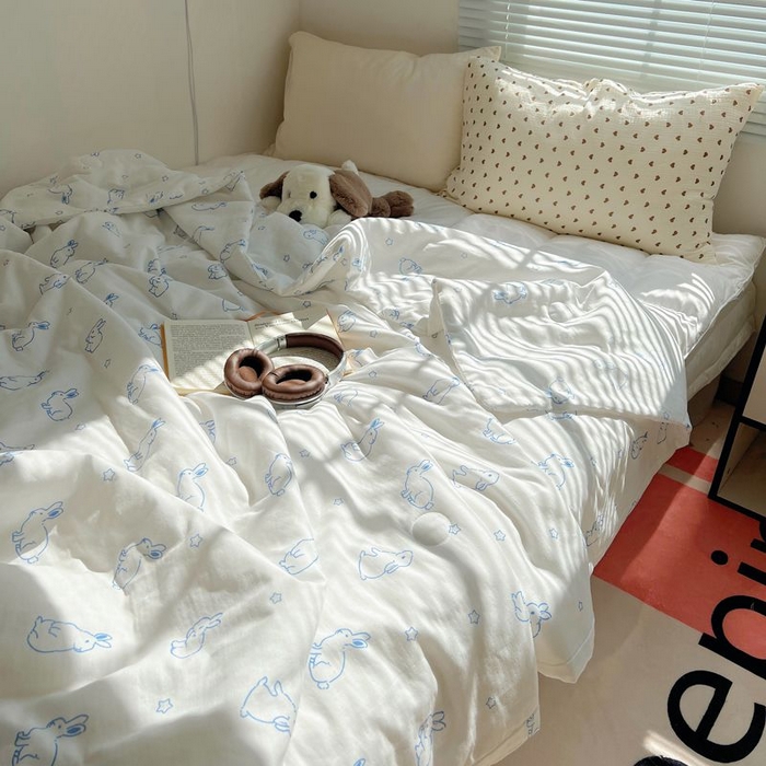 91家纺网 家纺一手货源 找家纺 繁花家居 2025新款AA版水洗棉超软夏被直播热款 蓝边兔