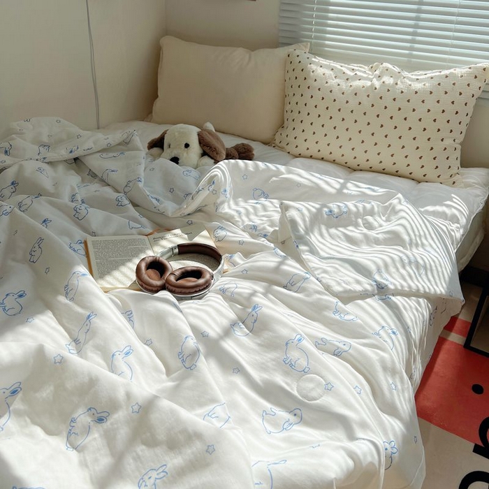 91家纺网 家纺一手货源 找家纺 繁花家居 2025新款AA版水洗棉超软夏被直播热款 蓝边兔