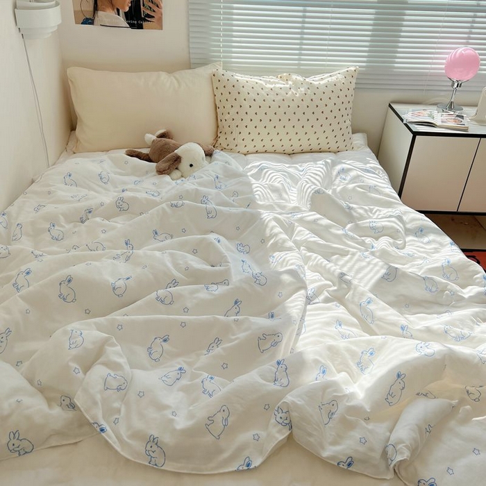 91家纺网 家纺一手货源 找家纺 繁花家居 2025新款AA版水洗棉超软夏被直播热款 蓝边兔