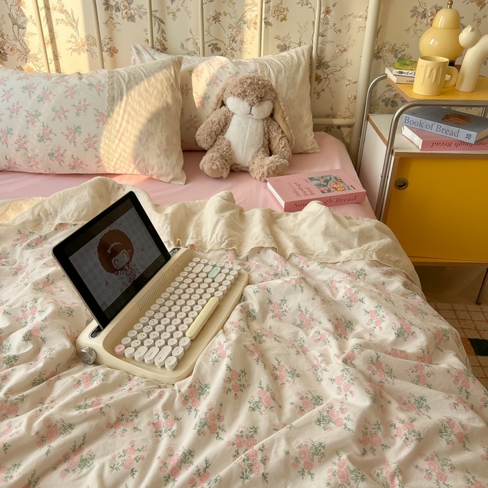 91家纺网 家纺一手货源 找家纺 盼季家纺 2025新款A类夏季夏天蕾丝花边大豆纤维被夏凉被床单四件套空调被 蕾丝花边夏被-花团