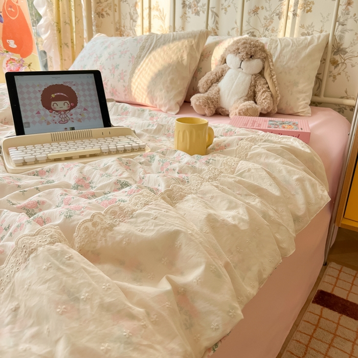 91家纺网 家纺一手货源 找家纺 盼季家纺 2025新款A类夏季夏天蕾丝花边大豆纤维被夏凉被床单四件套空调被 蕾丝花边夏被-花团