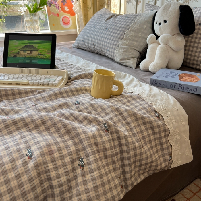 91家纺网 家纺一手货源 找家纺 盼季家纺 2025新款A类夏季夏天蕾丝花边大豆纤维被夏凉被床单四件套空调被 蕾丝花边夏被-牛仔腊肠