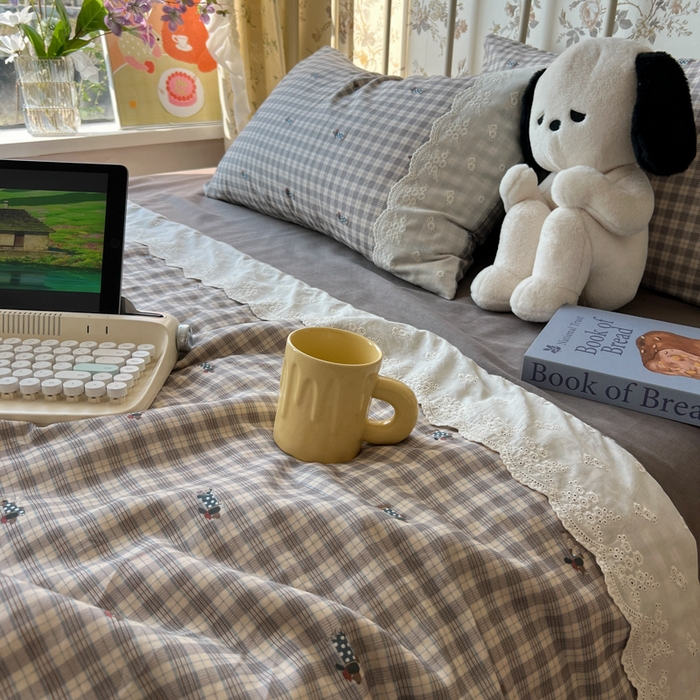 91家纺网 家纺一手货源 找家纺 盼季家纺 2025新款A类夏季夏天蕾丝花边大豆纤维被夏凉被床单四件套空调被 蕾丝花边夏被-牛仔腊肠