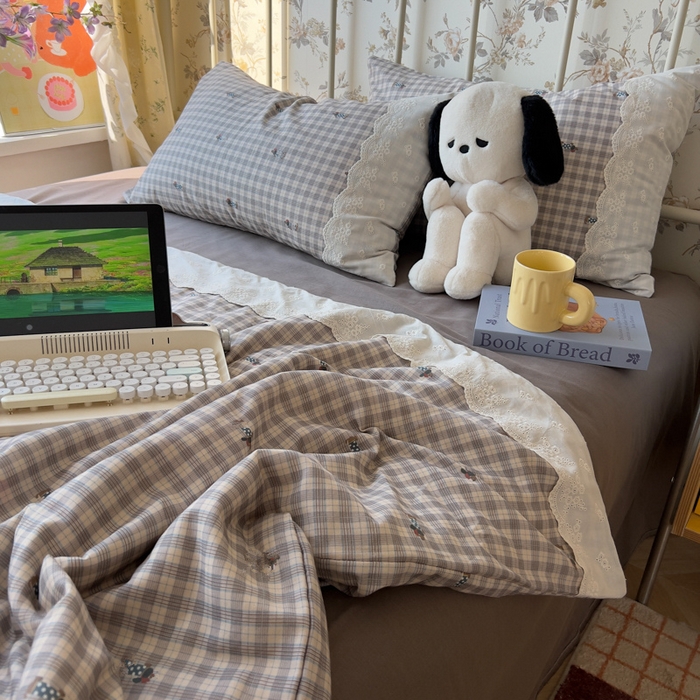 91家纺网 家纺一手货源 找家纺 盼季家纺 2025新款A类夏季夏天蕾丝花边大豆纤维被夏凉被床单四件套空调被 蕾丝花边夏被-牛仔腊肠