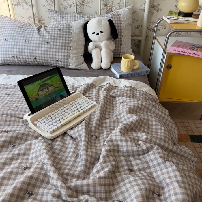 91家纺网 家纺一手货源 找家纺 盼季家纺 2025新款A类夏季夏天蕾丝花边大豆纤维被夏凉被床单四件套空调被 蕾丝花边夏被-牛仔腊肠