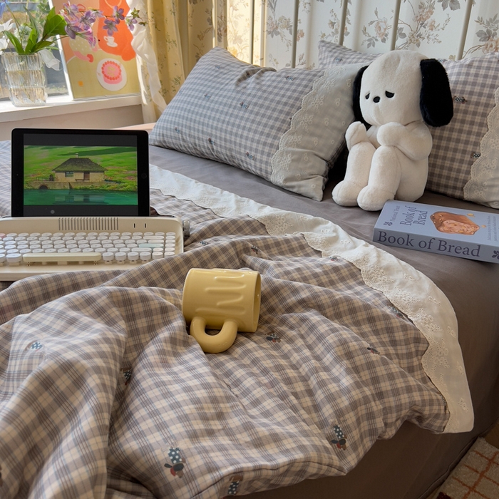 91家纺网 家纺一手货源 找家纺 盼季家纺 2025新款A类夏季夏天蕾丝花边大豆纤维被夏凉被床单四件套空调被 蕾丝花边夏被-牛仔腊肠