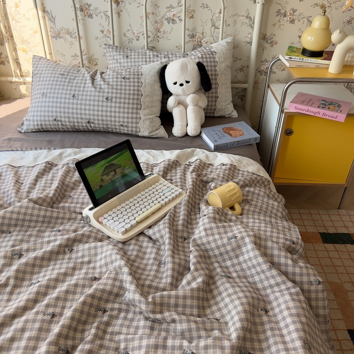 91家纺网 家纺一手货源 找家纺 盼季家纺 2025新款A类夏季夏天蕾丝花边大豆纤维被夏凉被床单四件套空调被 蕾丝花边夏被-牛仔腊肠