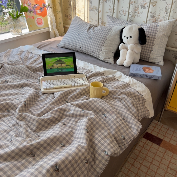 91家纺网 家纺一手货源 找家纺 盼季家纺 2025新款A类夏季夏天蕾丝花边大豆纤维被夏凉被床单四件套空调被 蕾丝花边夏被-牛仔腊肠