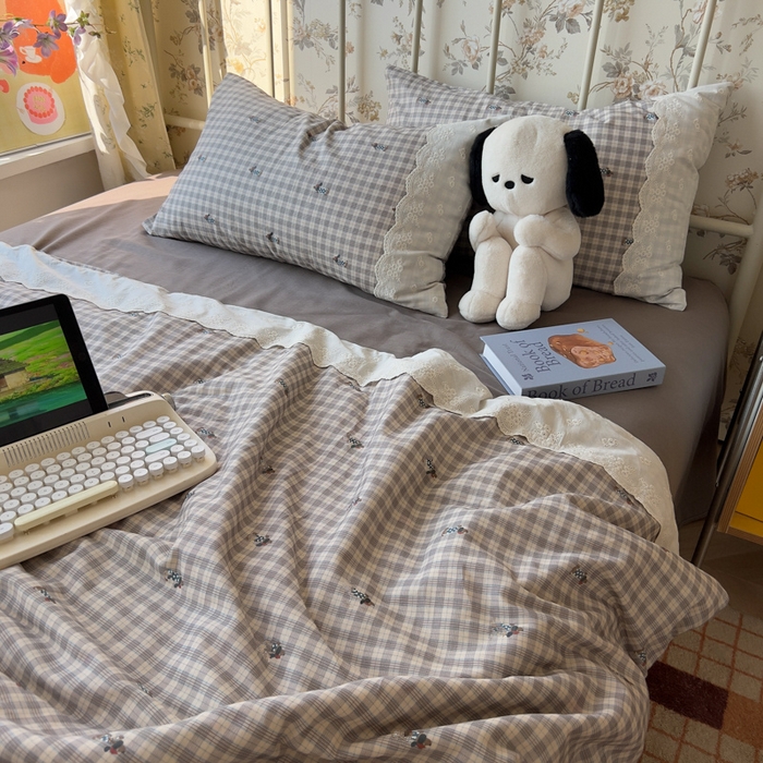 91家纺网 家纺一手货源 找家纺 盼季家纺 2025新款A类夏季夏天蕾丝花边大豆纤维被夏凉被床单四件套空调被 蕾丝花边夏被-牛仔腊肠