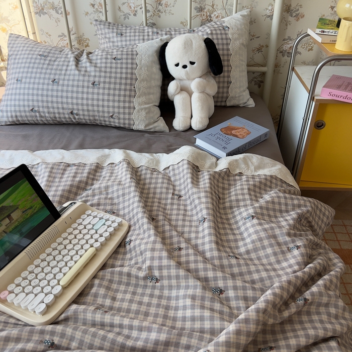 91家纺网 家纺一手货源 找家纺 盼季家纺 2025新款A类夏季夏天蕾丝花边大豆纤维被夏凉被床单四件套空调被 蕾丝花边夏被-牛仔腊肠