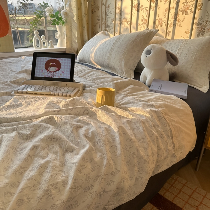 91家纺网 家纺一手货源 找家纺 盼季家纺 2025新款A类夏季夏天蕾丝花边大豆纤维被夏凉被床单四件套空调被 蕾丝花边夏被-素描花兔