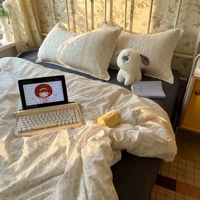 91家纺网 家纺一手货源 找家纺 盼季家纺 2025新款A类夏季夏天蕾丝花边大豆纤维被夏凉被床单四件套空调被 蕾丝花边夏被-素描花兔