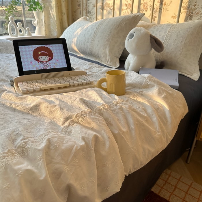 91家纺网 家纺一手货源 找家纺 盼季家纺 2025新款A类夏季夏天蕾丝花边大豆纤维被夏凉被床单四件套空调被 蕾丝花边夏被-素描花兔