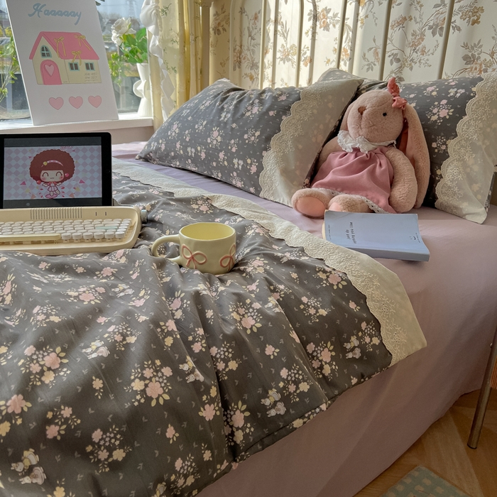 91家纺网 家纺一手货源 找家纺 盼季家纺 2025新款A类夏季夏天蕾丝花边大豆纤维被夏凉被床单四件套空调被 蕾丝花边夏被-碎花兔灰