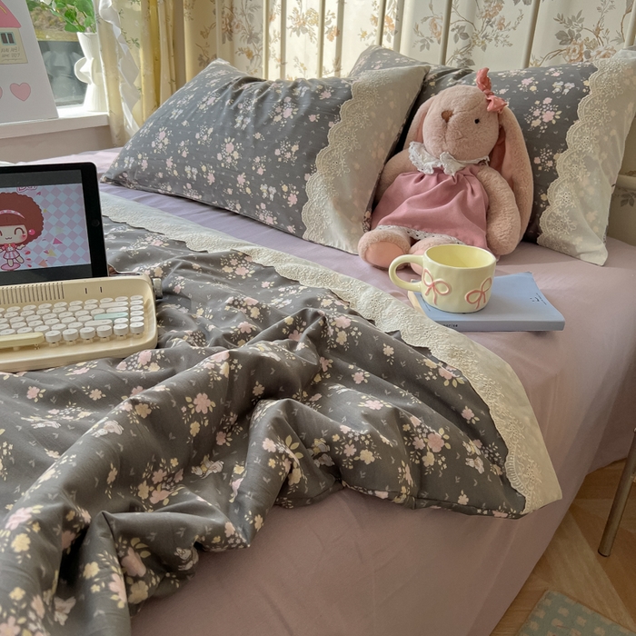 91家纺网 家纺一手货源 找家纺 盼季家纺 2025新款A类夏季夏天蕾丝花边大豆纤维被夏凉被床单四件套空调被 蕾丝花边夏被-碎花兔灰