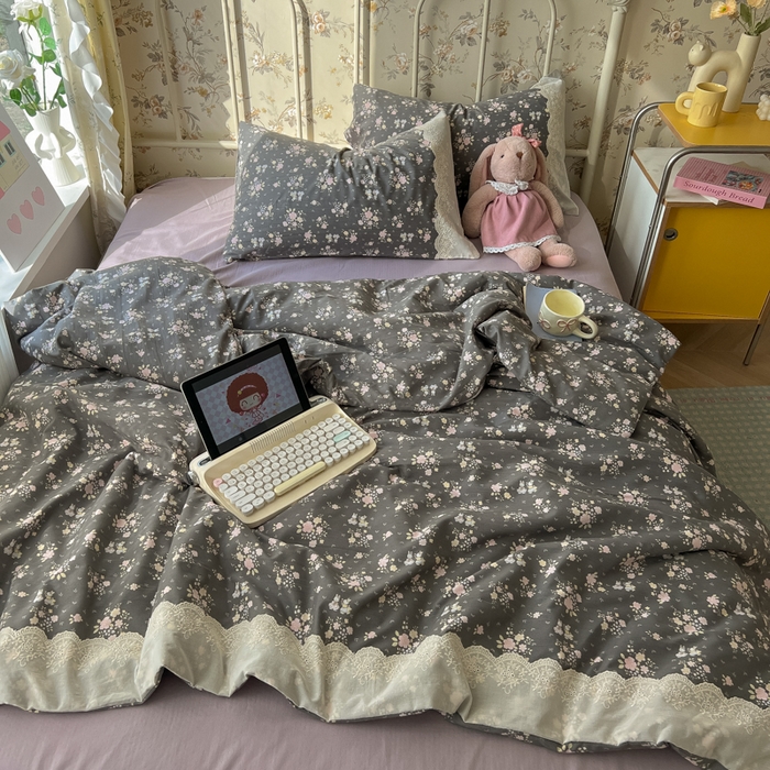 91家纺网 家纺一手货源 找家纺 盼季家纺 2025新款A类夏季夏天蕾丝花边大豆纤维被夏凉被床单四件套空调被 蕾丝花边夏被-碎花兔灰