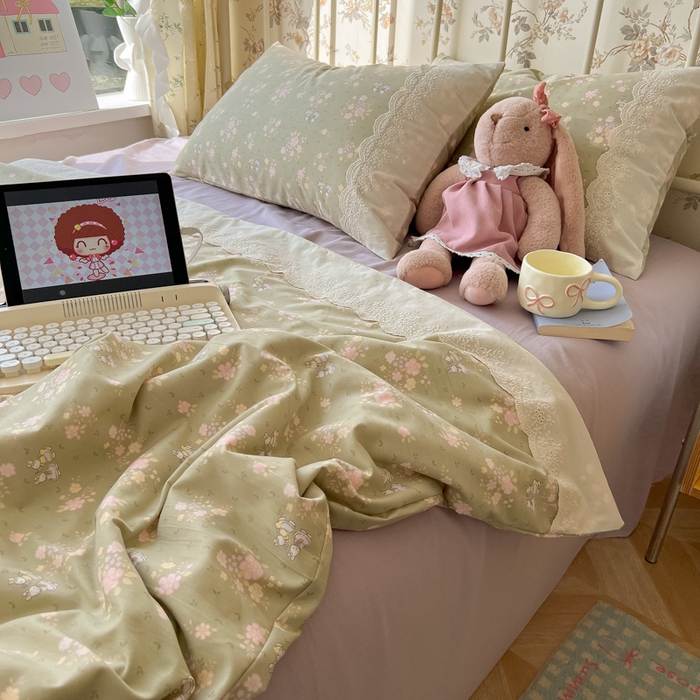 91家纺网 家纺一手货源 找家纺 盼季家纺 2025新款A类夏季夏天蕾丝花边大豆纤维被夏凉被床单四件套空调被 蕾丝花边夏被-碎花兔绿