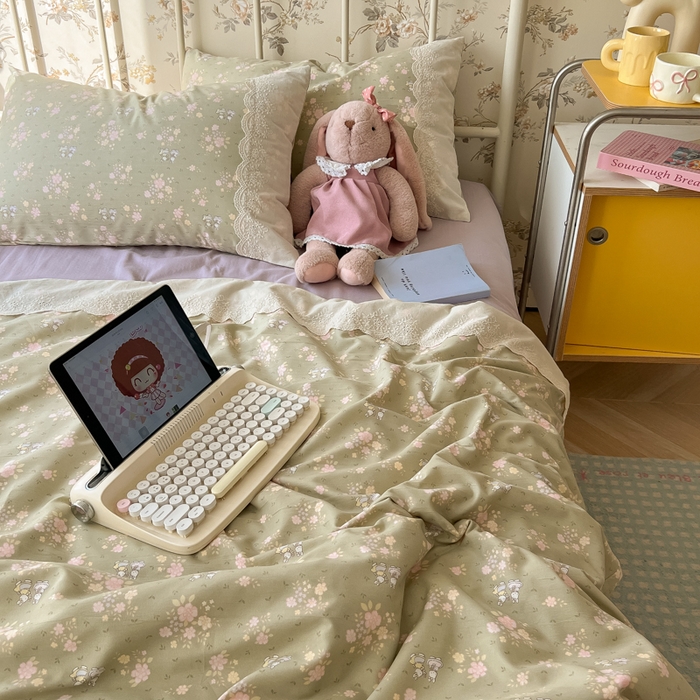 91家纺网 家纺一手货源 找家纺 盼季家纺 2025新款A类夏季夏天蕾丝花边大豆纤维被夏凉被床单四件套空调被 蕾丝花边夏被-碎花兔绿