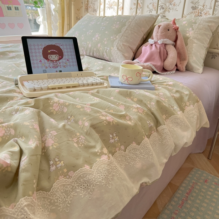 91家纺网 家纺一手货源 找家纺 盼季家纺 2025新款A类夏季夏天蕾丝花边大豆纤维被夏凉被床单四件套空调被 蕾丝花边夏被-碎花兔绿