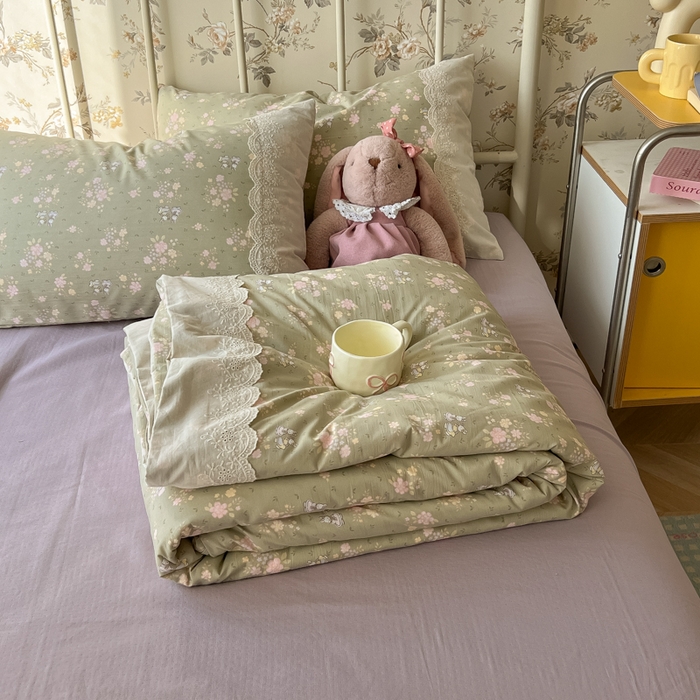 91家纺网 家纺一手货源 找家纺 盼季家纺 2025新款A类夏季夏天蕾丝花边大豆纤维被夏凉被床单四件套空调被 蕾丝花边夏被-碎花兔绿