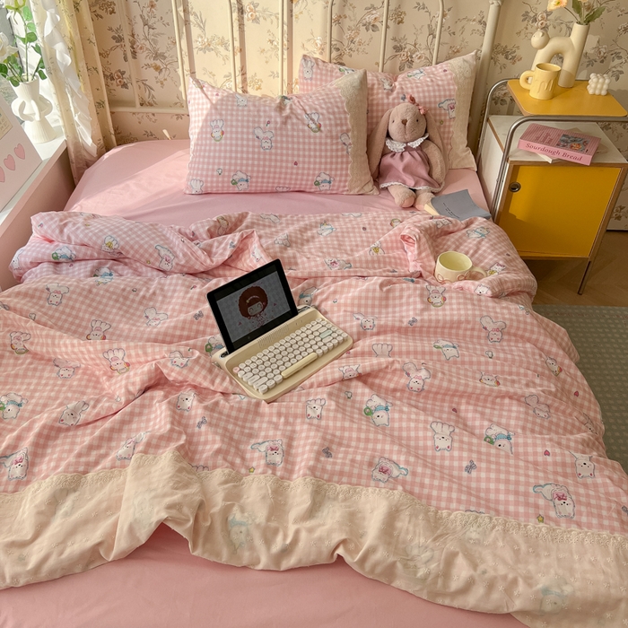 91家纺网 家纺一手货源 找家纺 盼季家纺 2025新款A类夏季夏天蕾丝花边大豆纤维被夏凉被床单四件套空调被 蕾丝花边夏被-汪汪狗粉