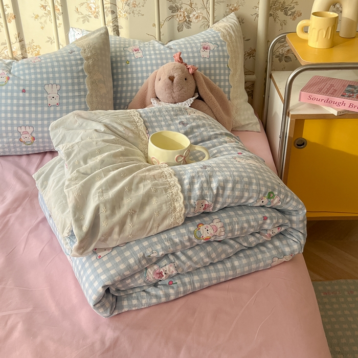 91家纺网 家纺一手货源 找家纺 盼季家纺 2025新款A类夏季夏天蕾丝花边大豆纤维被夏凉被床单四件套空调被 蕾丝花边夏被-汪汪狗蓝