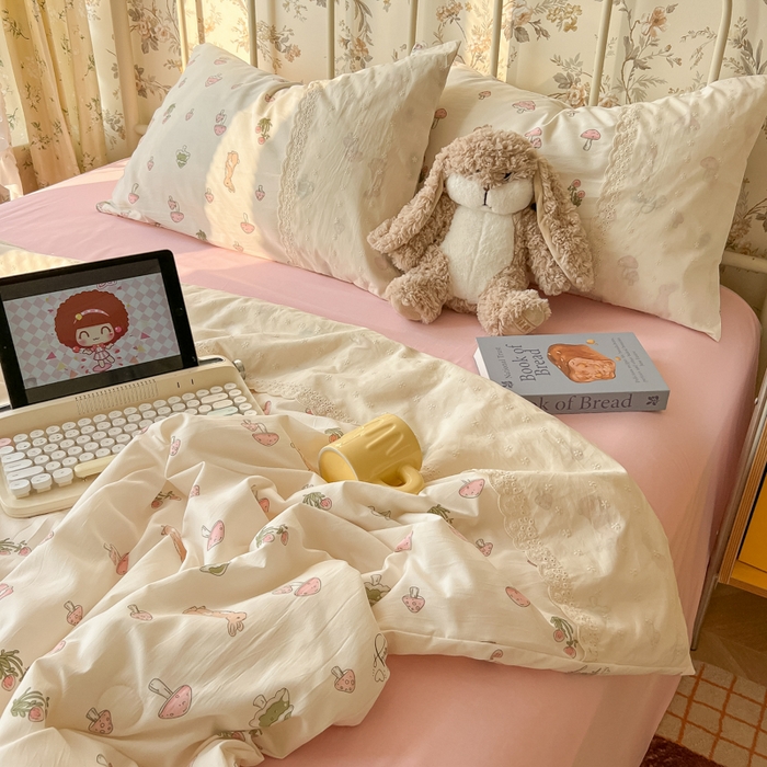 91家纺网 家纺一手货源 找家纺 盼季家纺 2025新款A类夏季夏天蕾丝花边大豆纤维被夏凉被床单四件套空调被 蕾丝花边夏被-小兔蘑菇