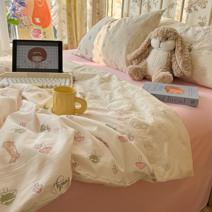 91家纺网 家纺一手货源 找家纺 盼季家纺 2025新款A类夏季夏天蕾丝花边大豆纤维被夏凉被床单四件套空调被 蕾丝花边夏被-小兔蘑菇