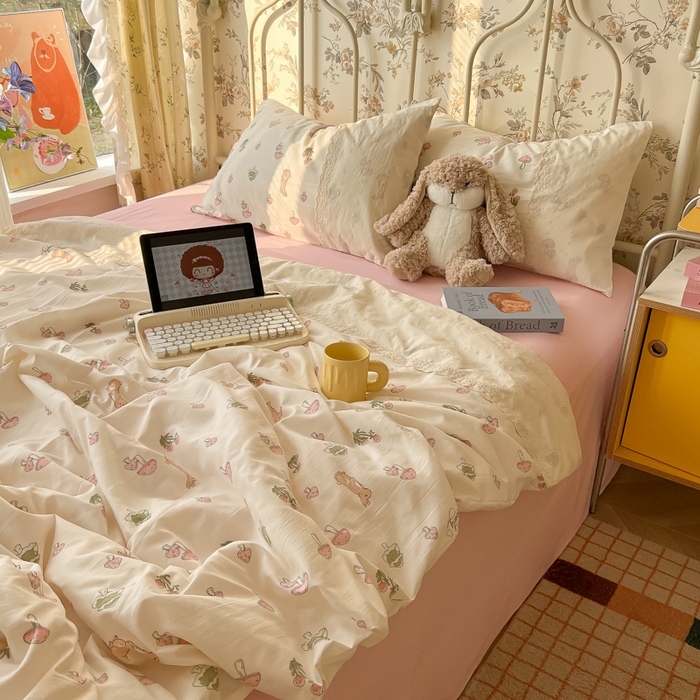 91家纺网 家纺一手货源 找家纺 盼季家纺 2025新款A类夏季夏天蕾丝花边大豆纤维被夏凉被床单四件套空调被 蕾丝花边夏被-小兔蘑菇